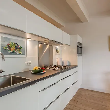 Canal View Apartment Amsterdam